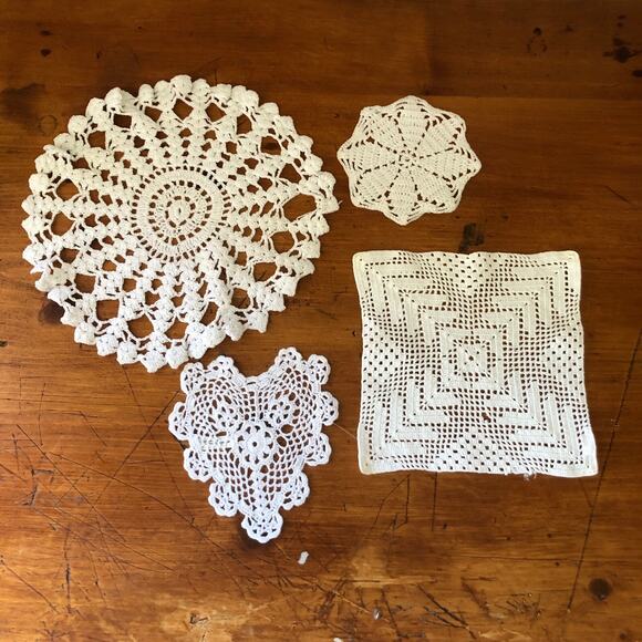 Set of 4 Westwater Enterprises Crochet Doily White Round Square Heart Shape - Picture 2 of 11